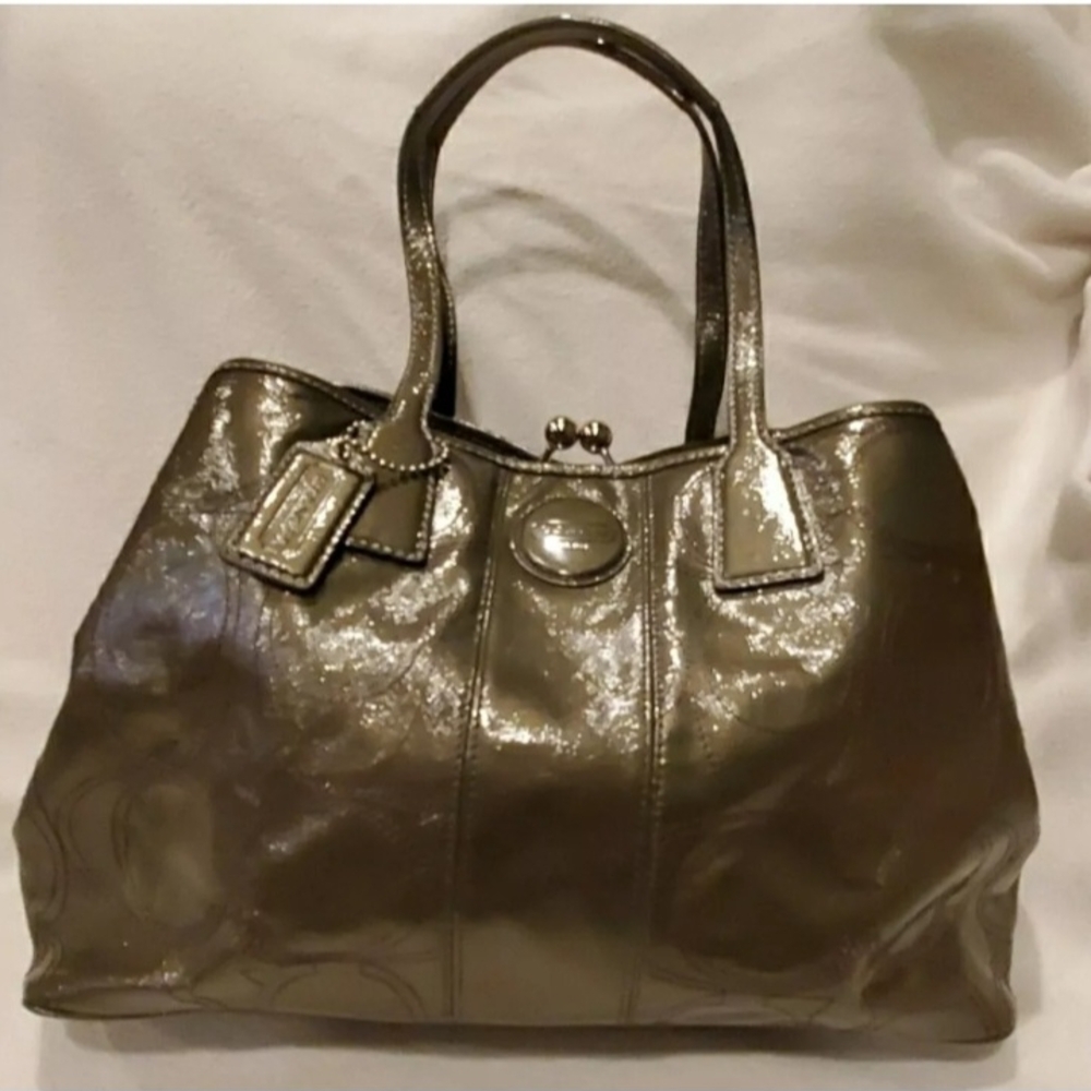 Coach Gray Patent Leather Kisslock Shoulder Satchel Bag.